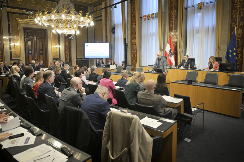Keynote. Zukunftsforscher Zukunftsinstitut Daniel Dettling. Blick Richtung Veranstaltungsteilnehmer:innen