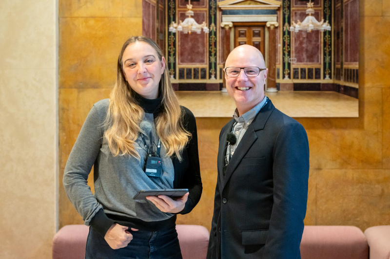 Podcast Host Tatjana Lukáš und Vermittler Kaspar Wohlleb