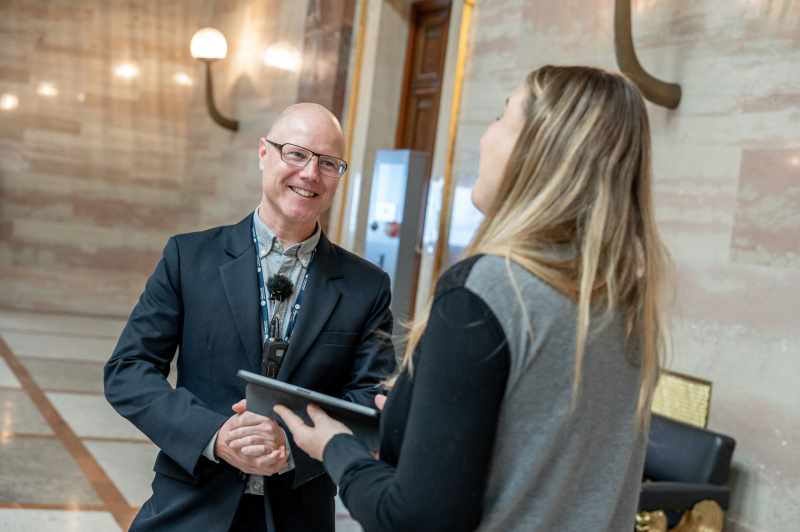 Vermittler Kaspar Wohlleb und Podcast Host Tatjana Lukáš