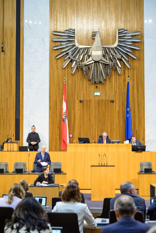 Auf der Regierungsbank: Bundesminister für Arbeit Martin Kocher (ÖVP)