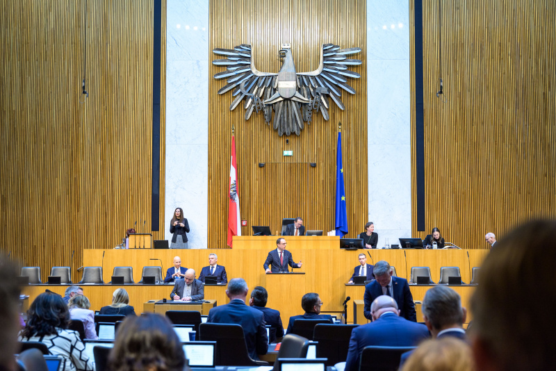 Am Redner:innenpult: Nationalratsabgeordneter Andreas Ottenschläger (ÖVP)