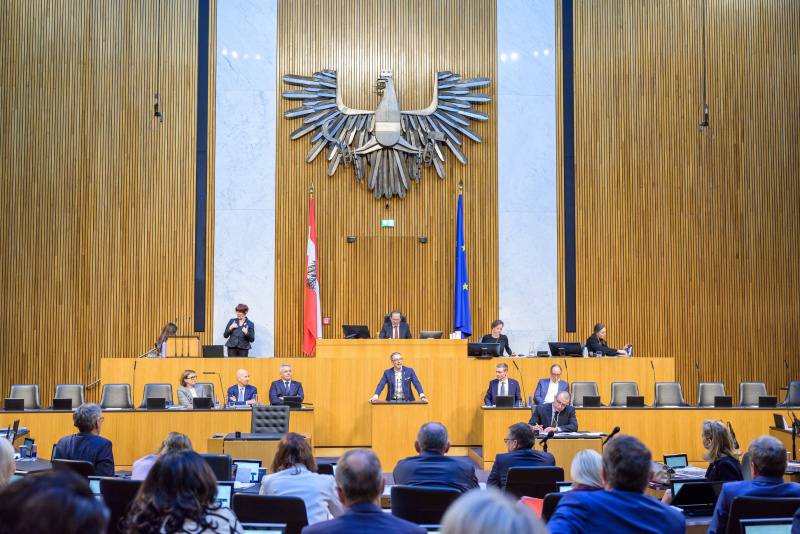 Am Redner:innenpult: Nationalratsabgeordneter Herbert Kickl (FPÖ)