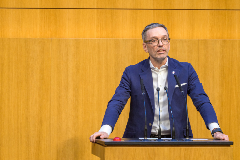Am Redner:innenpult: Nationalratsabgeordneter Herbert Kickl (FPÖ)