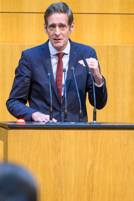 Am Redner:innenpult: Nationalratsabgeordneter Kai Jan Krainer (SPÖ)