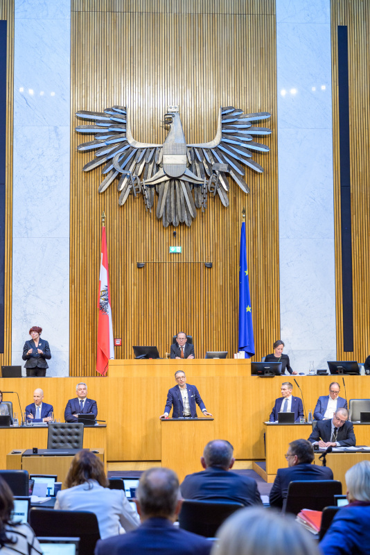 Am Redner:innenpult: Nationalratsabgeordneter Herbert Kickl (FPÖ)