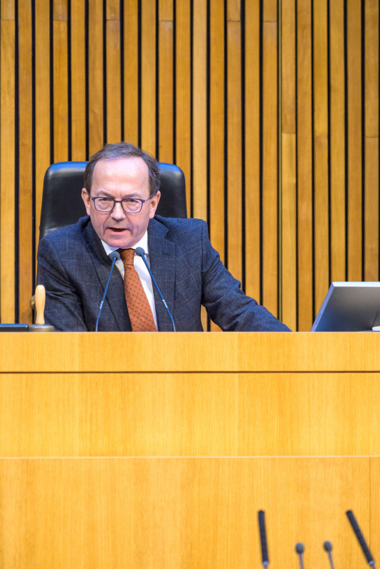 Am Präsidium: Zweiter Nationalratspräsident Peter Peter Haubner (ÖVP)