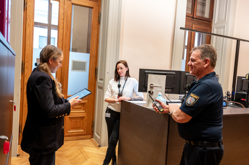 Von links: Tatjana Lukáš, Jasmin Dangl und Peter Ruckenstuhl im Podcast-Interview