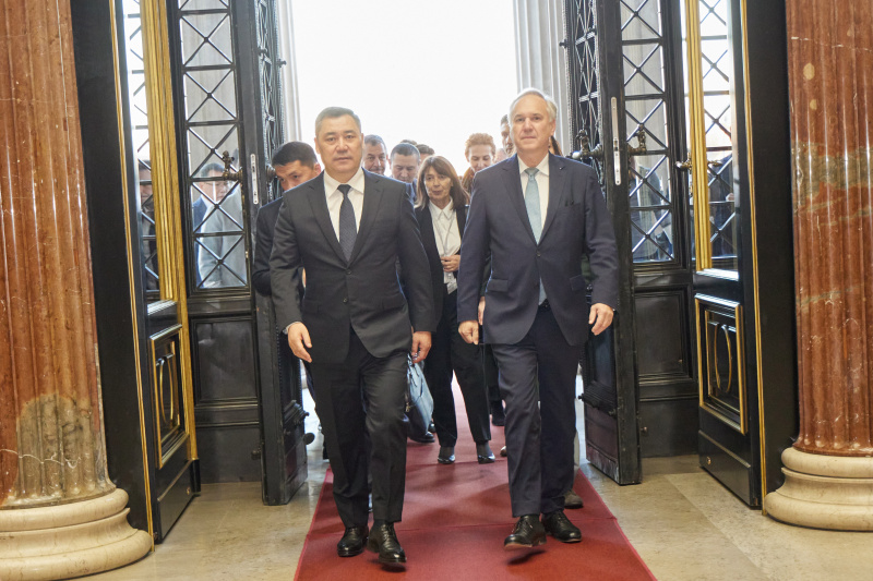 Von rechts: Nationalratspräsident Walter Rosenkranz (FPÖ), Präsident der Kirgisischen Republik Sadyr Schaparov