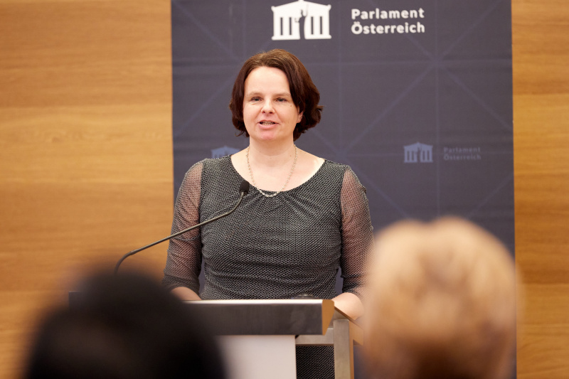 Moderation. Karin Schneider Parlamentsdirektion