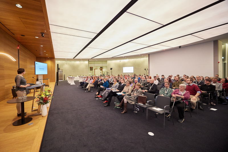 Moderation. Karin Schneider Parlamentsdirektion. Veranstaltungsteilnehmer:innen