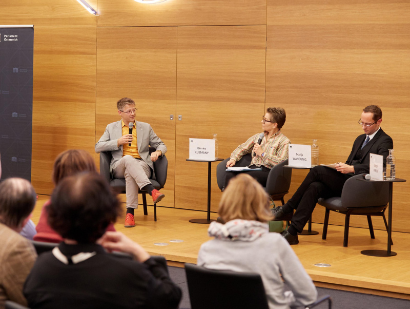 Podiumsdiskussion. Von links: Börries Kuzmany Universität Wien, Moderation. Marija Wakounig Universität Wien, Jürgen Pirker Universität Graz