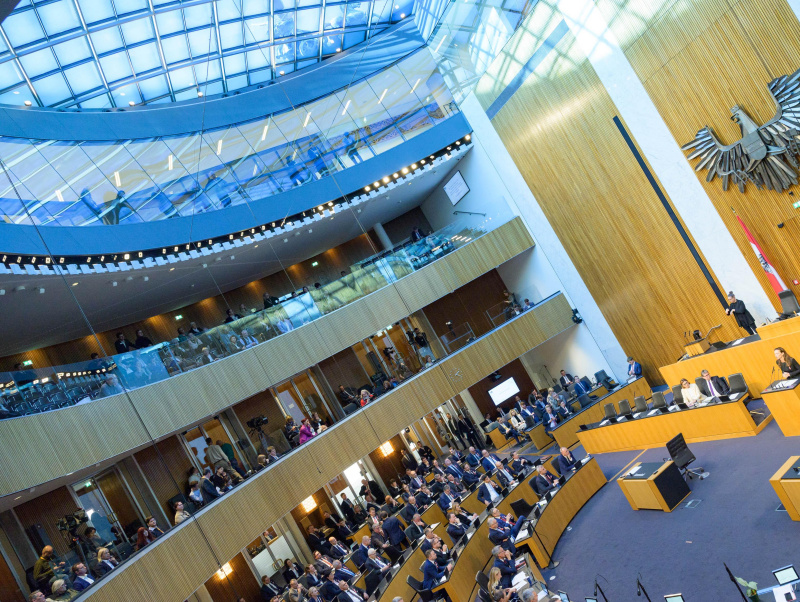 Debatte. Am Redner:innenpult: Nationalratsabgeordnete Susanne Fürst (FPÖ).