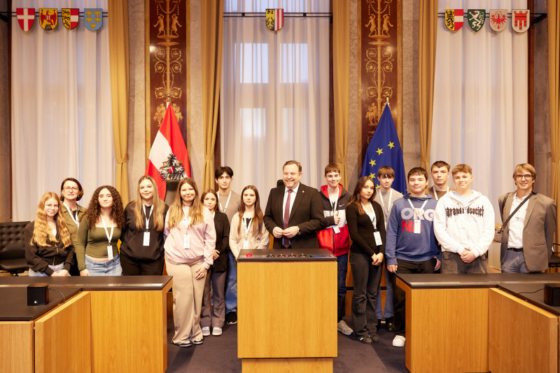 Gruppenfoto mit Bundesratspräsident Franz Ebner (ÖVP). PTS Schwanenstadt