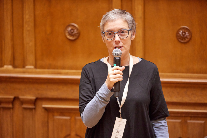 Moderation durch Karoline Iber