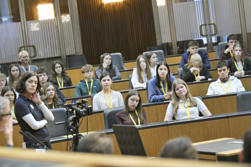 Schüler:innen im Nationalratssaal