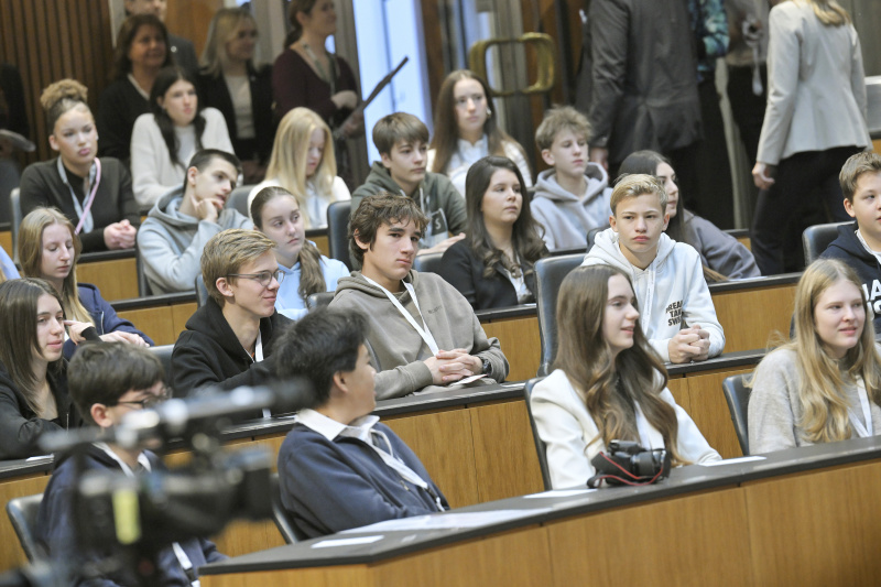 Schüler:innen im Nationalratssaal