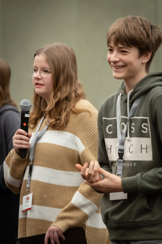 Schüler:innen beim Pressegespräch