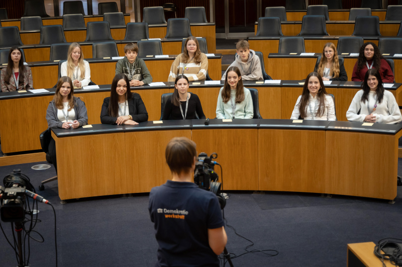 Gruppenfoto Schüler:innen als Reporter:innen
