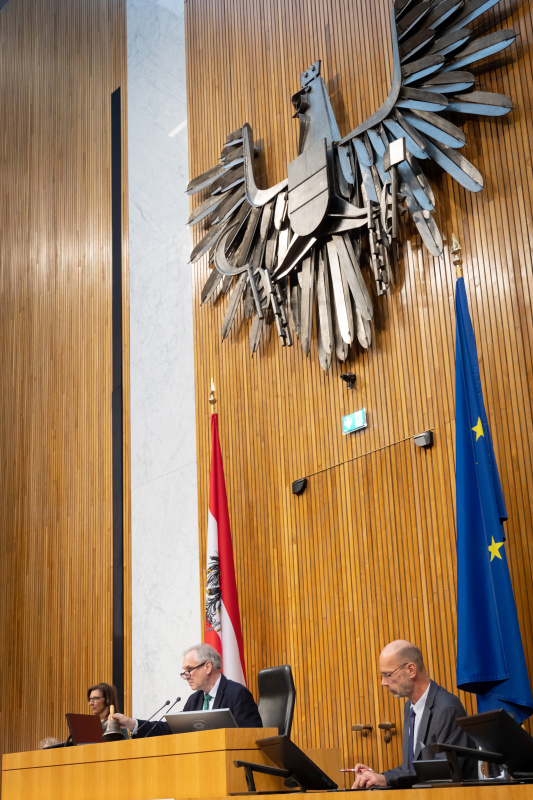 Nationalratspräsident Walter Rosenkranz (FPÖ) eröffnet die Sitzung