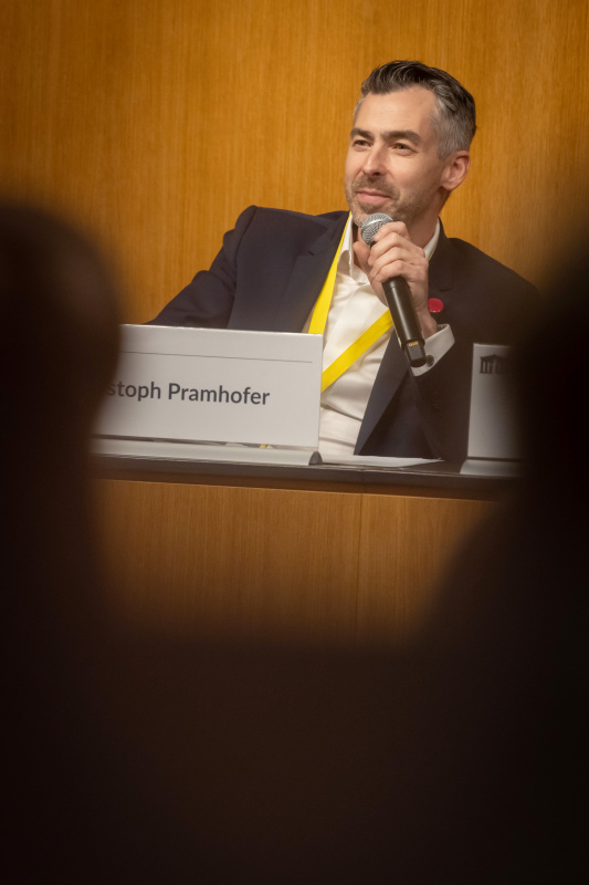 Auf der Regierungsbank: Nationalratsabgeordneter Christoph Pramhofer (NEOS)