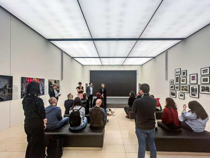 Barrierefreiheitsbeauftragte Tatjana Novakovic beantwortet Fragen aus dem Publikum