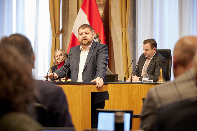 Am Redner:innenpult Vorsitzender der Bundesratsfraktion Andreas Arthur Spanring (FPÖ)