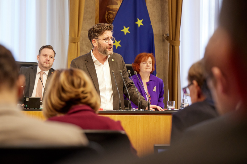 Am Redner:innenpult Bundesrat Christian Fischer (SPÖ)