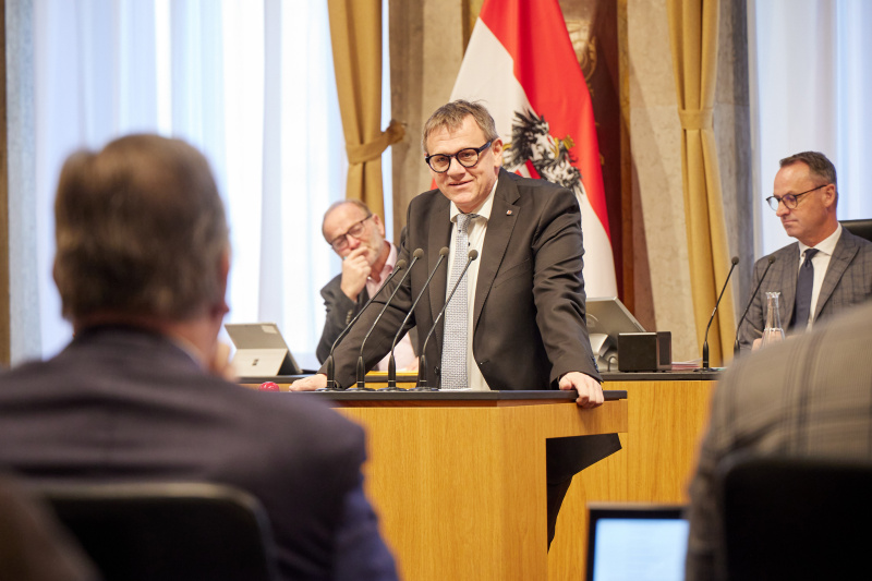 Am Redner:innenpult Bundesrat Christoph Thoma (ÖVP)