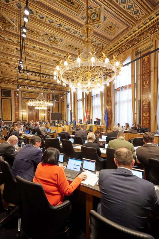 Am Redner:innenpult Bundesrat Harald Himmer (ÖVP)