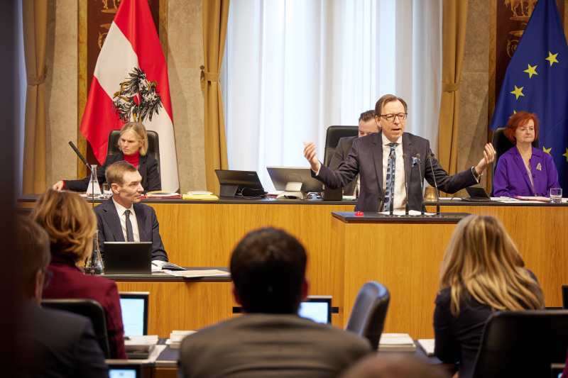 Am Redner:innenpult Bundesrat Christian Buchmann (ÖVP)