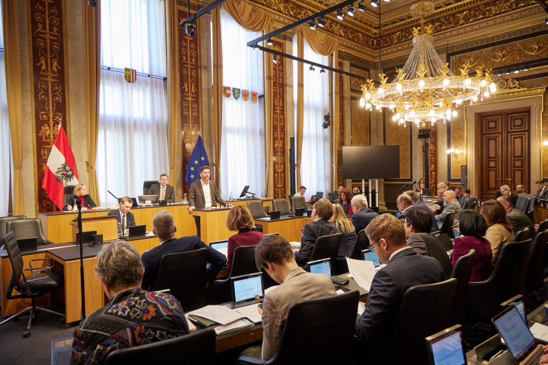 Am Redner:innenpult Bundesrat Christian Fischer (SPÖ)