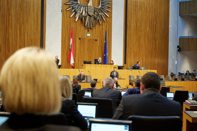 Am Redner:innenpult Nationalratsabgeordneter Yannick Shetty (NEOS)