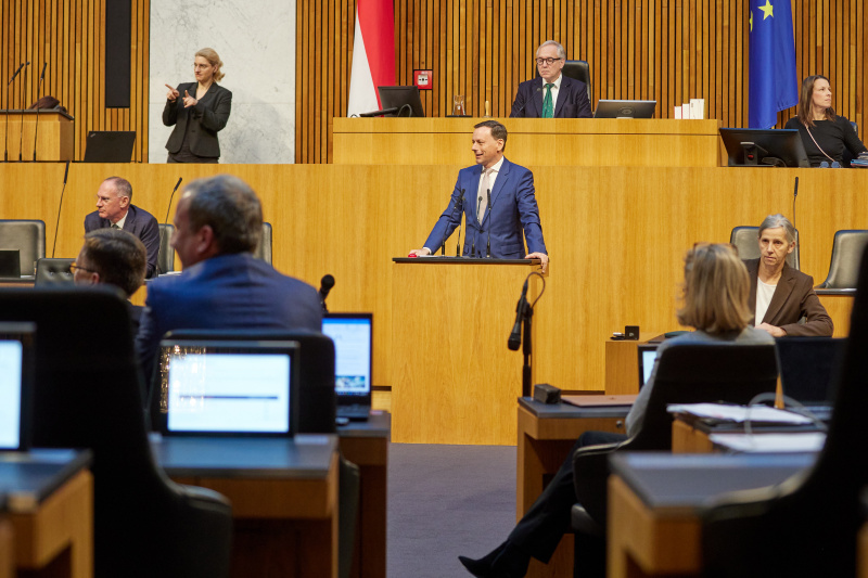 Am Redner:innenpult Nationalratsabgeordneter Ernst Gödl (ÖVP)