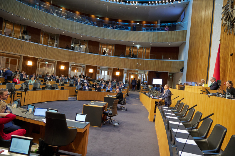 Am Redner:innenpult Klubvorsitzender Philip Kucher (SPÖ)