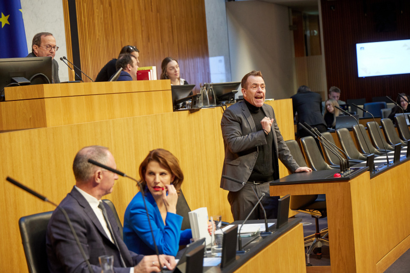 Am Redner:innenpult Abgeordneter zum Europäischen Parlament Harald Vilimsky (FPÖ)