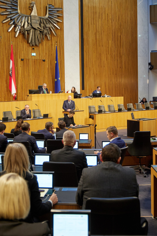 Am Redner:innenpult Nationalratsabgeordneter Christian Stocker (ÖVP)