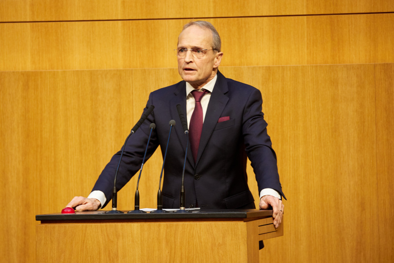 Am Redner:innenpult Nationalratsabgeordneter Wolfgang Gerstl (ÖVP)