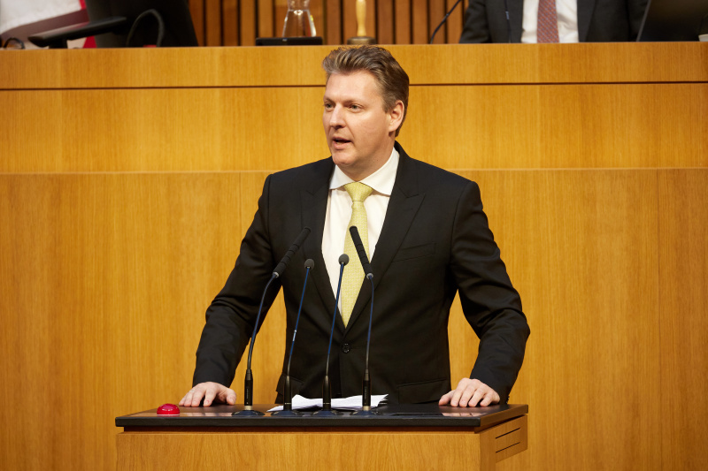 Am Redner:innenpult Nationalratsabgeordneter Markus Tschank (FPÖ)