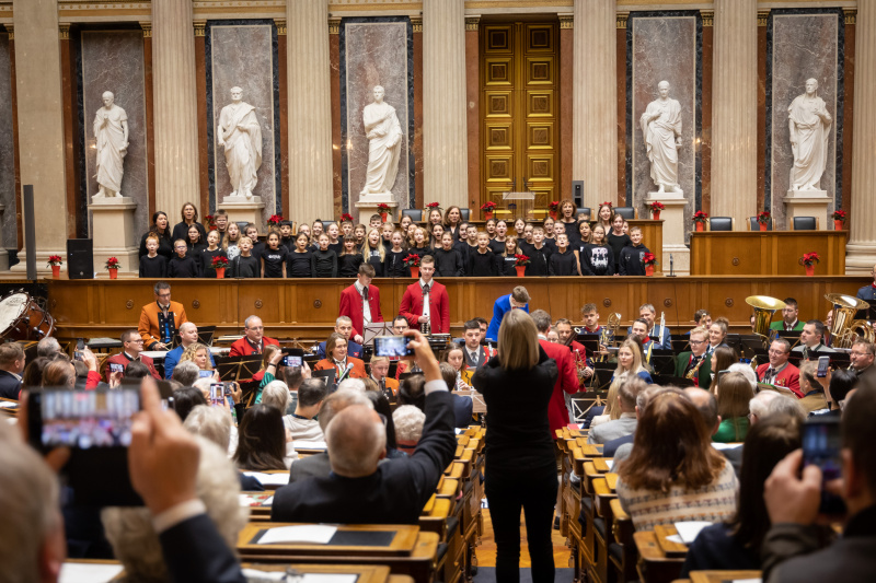 MeKS Kinderchor der VS und LMS und Orchester des Österreichischen Blasmusikverbands