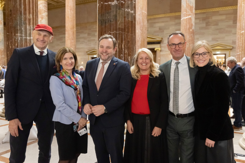 Gruppenfoto von links: Bundesrat Manfred Mertel (SPÖ), Bundesrasvizepräsidentin Andrea Eder-Gitschthaler (ÖVP), Bundesratspräsident Franz Ebner (ÖVP), Bundesrätin Claudia Arpa (SPÖ), Bundesratvizepräsident Dominik Reisinger (SPÖ), Bundesrätin Sandra Lassnig (ÖVP)