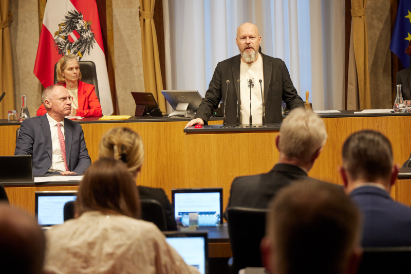 Am Redner:innenpult Bundesrat Marco Schreuder (GRÜNE)