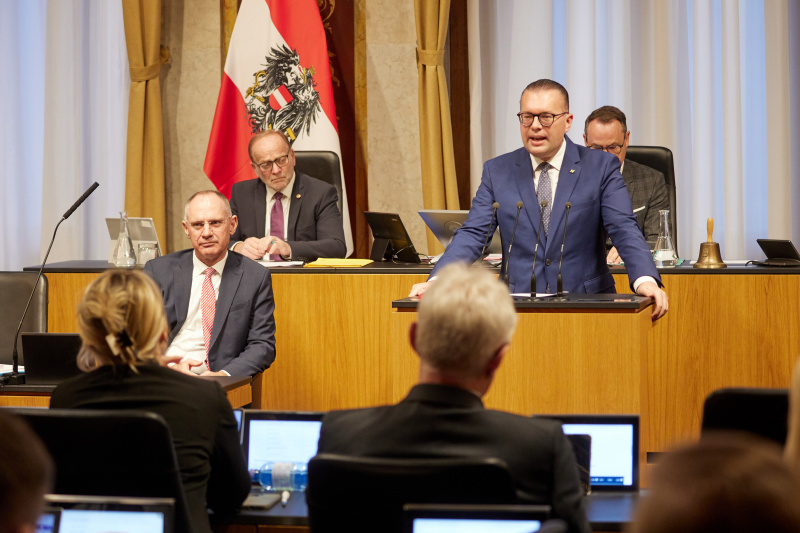 Am Redner:innenpult Bundesrat Mathias Zauner (ÖVP)