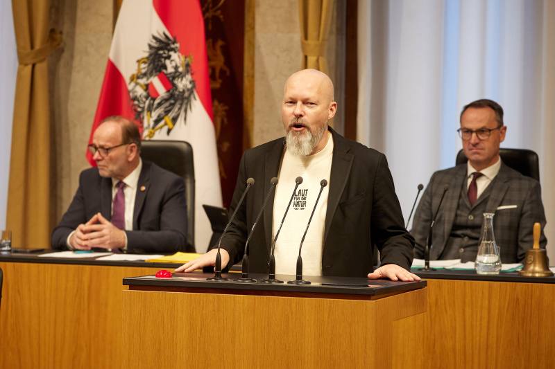Am Redner:innenpult Bundesrat Marco Schreuder (GRÜNE)