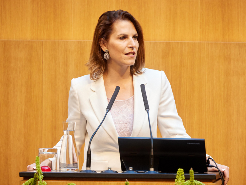 Grußworte. Europaministerin Karoline Edtstadler (ÖVP)