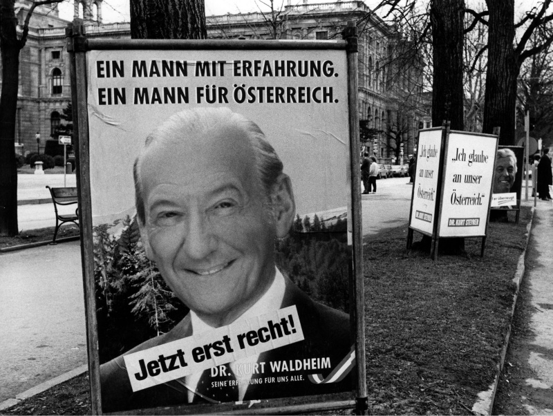 Download von www.picturedesk.com am 18.01.2022 (12:10). .Wahlplakat zur österreichischen Bundespräsidentenwahl 1986. Plakat von Kurt Waldheim. 1986. - 19860101_PD3538 - Rechteinfo: Rights Managed (RM)