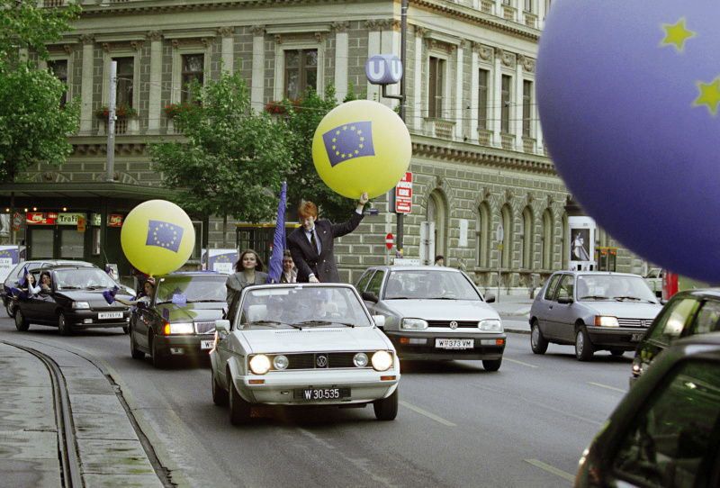 Viele Österreicher freuen sich sichtlich über die positive EU-Volksabstimmung