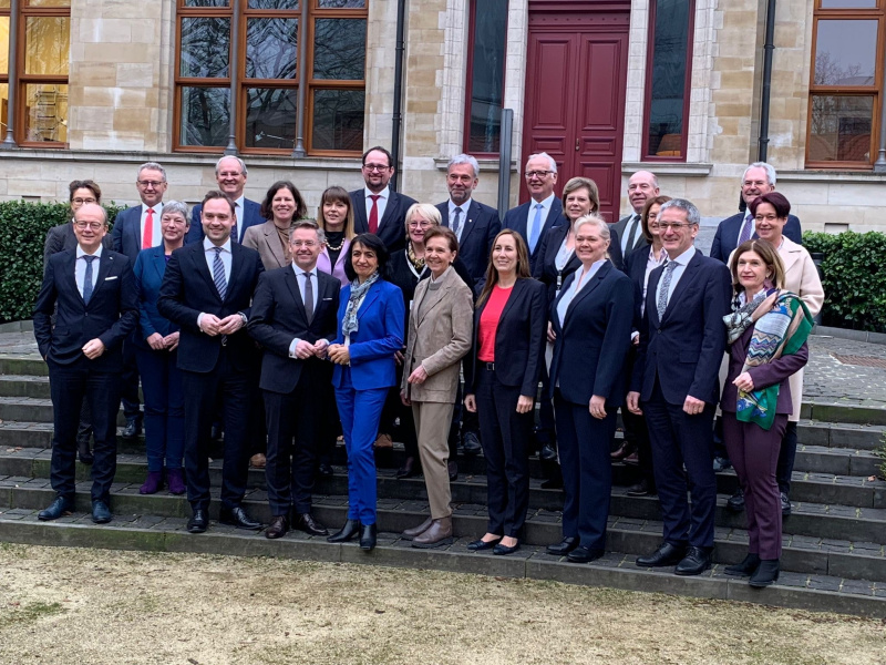 Gruppenfoto der Konferenzteilnehmer:innen