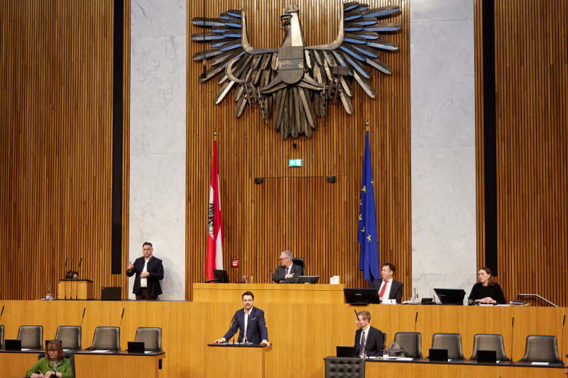 Am Redner:innenpult Nationalratsabgeordneter Jakob Schwarz (GRÜNE)