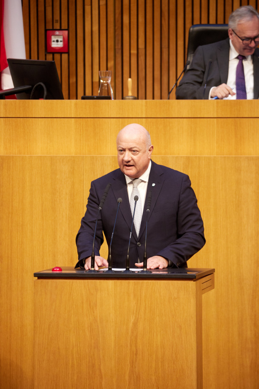 Am Redner:innenpult Nationalratsabgeordneter Christian Stocker (ÖVP)