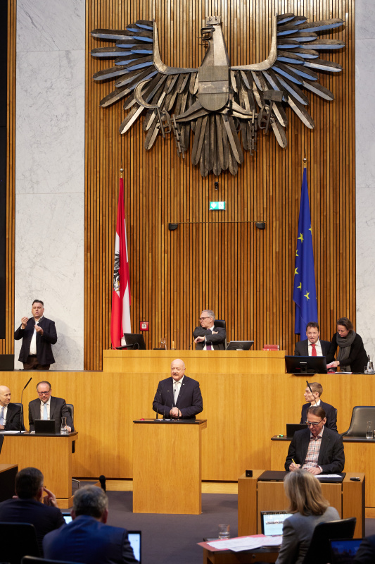 Am Redner:innenpult Nationalratsabgeordneter Christian Stocker (ÖVP)